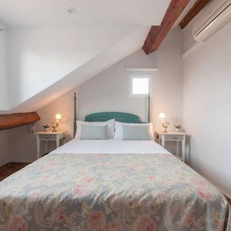 Cozy One-Bedroom Penthhouse La Latina Madrid Exterior photo